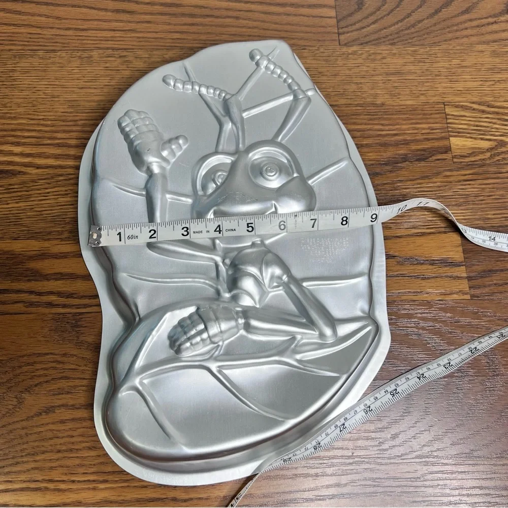 Wilton 1998 Disney Pixar Bugs Life Flik Cake Pan